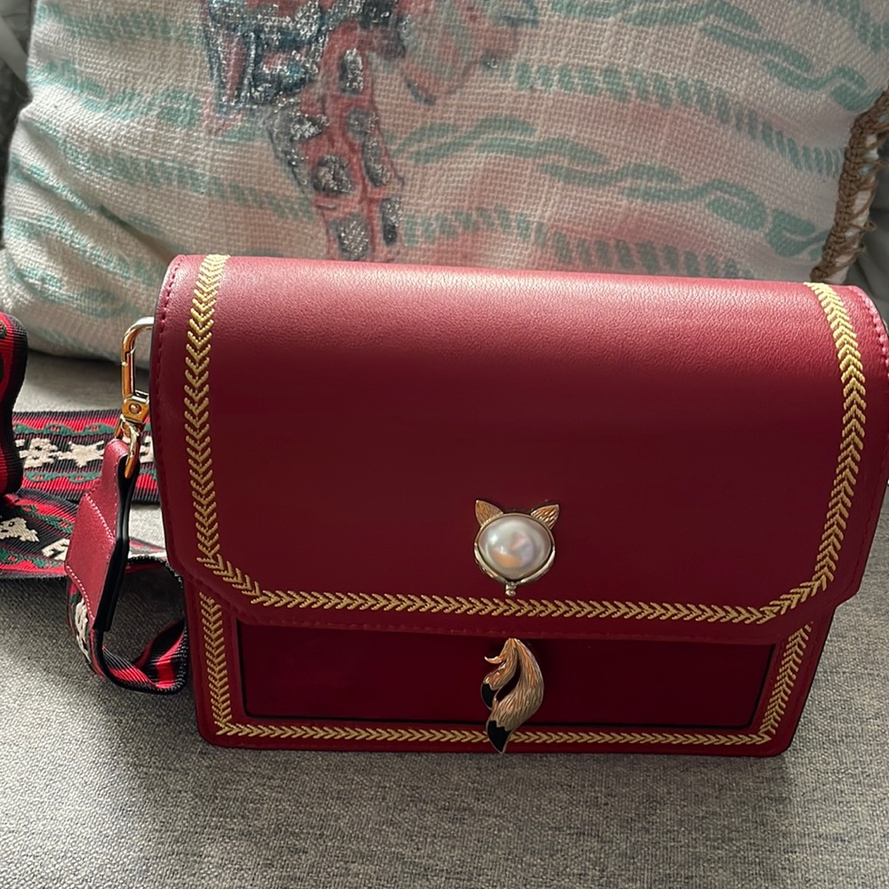 Foxer red crossbody
